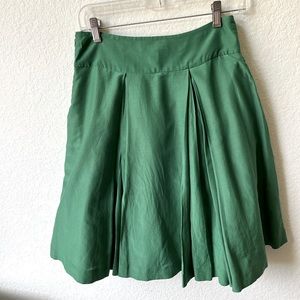 Banana Republic size 2 Kelly green skirt with pockets